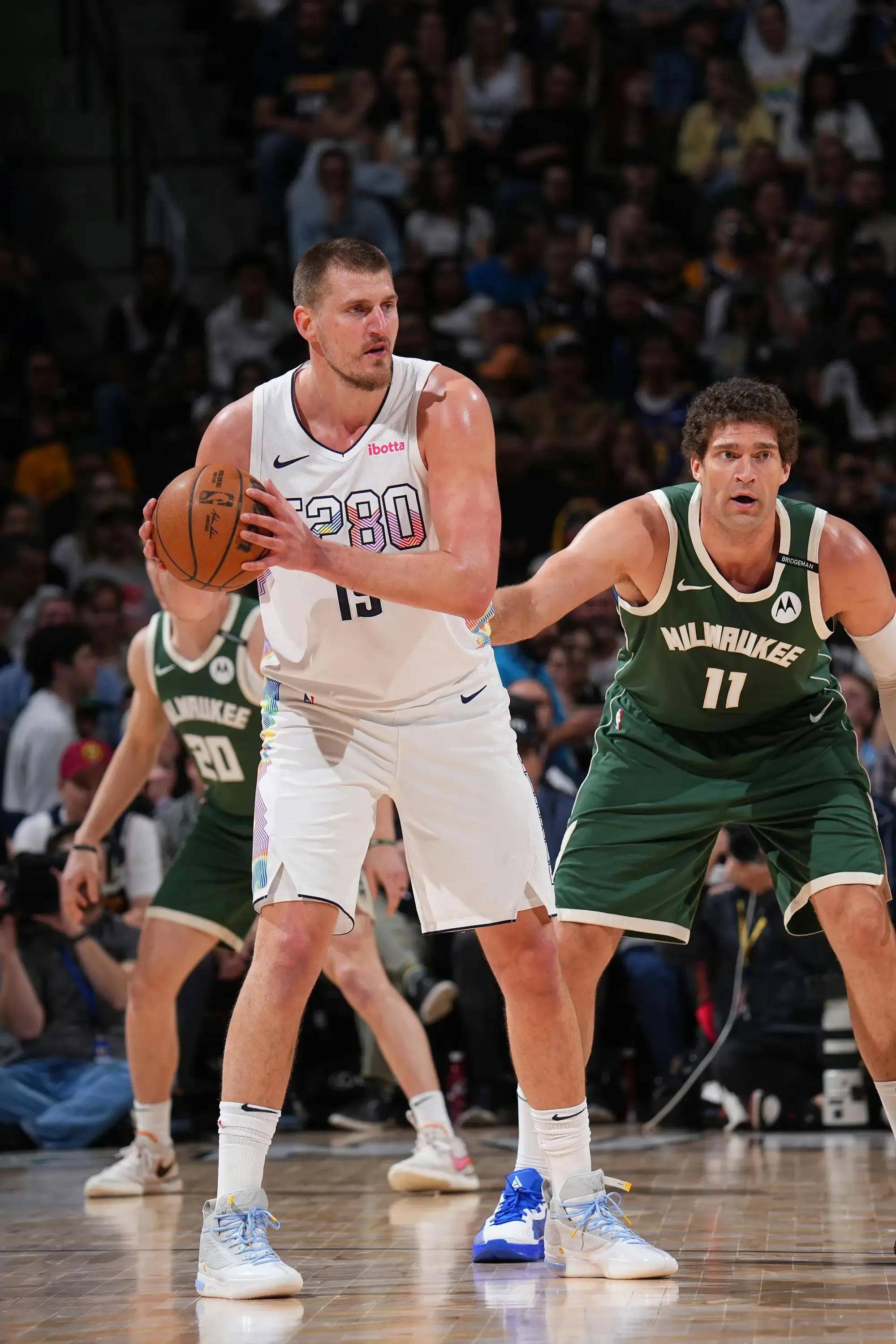 正在为他和 正在为他和